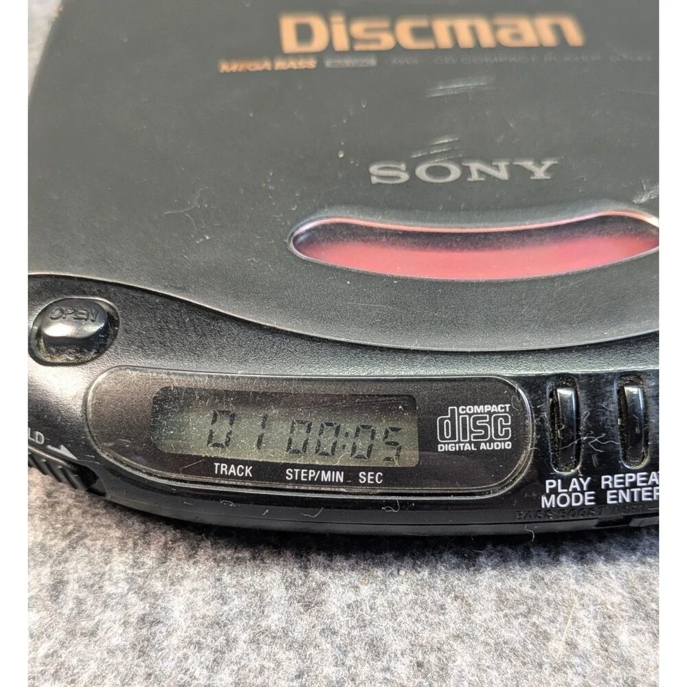 Sony Discman D-143 Portable CD Player Mega Bass Tested Works Hinge Damage